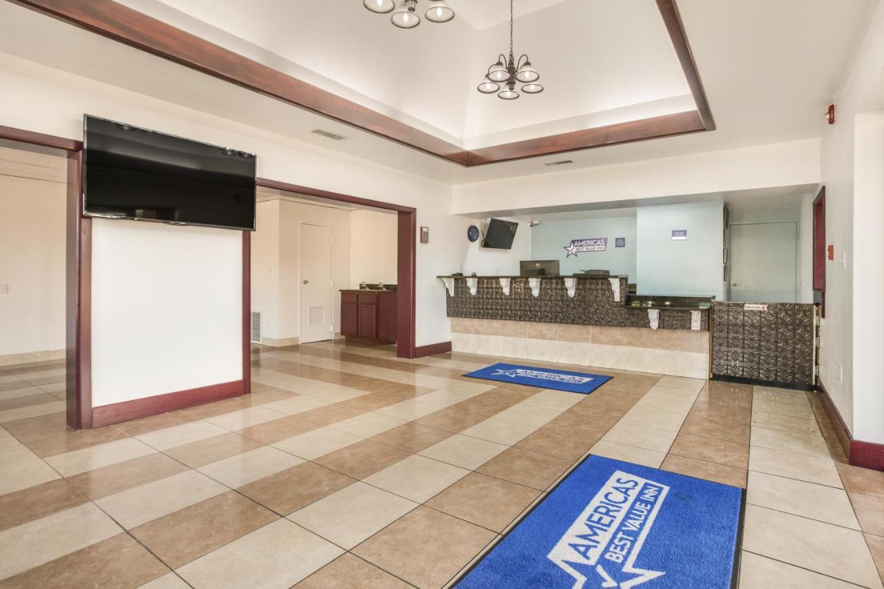 Americas Best Value Inn Stockbridge Exterior foto