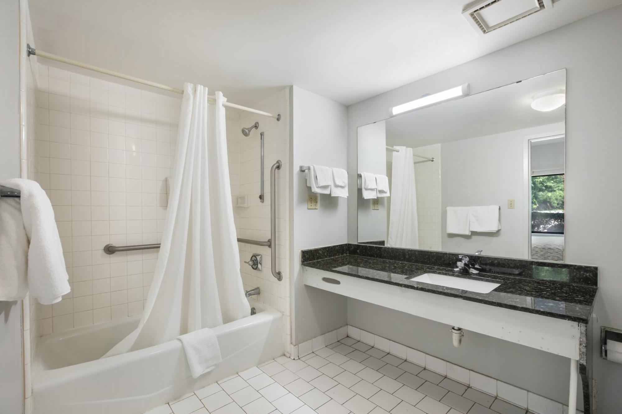 Americas Best Value Inn Stockbridge Habitación foto